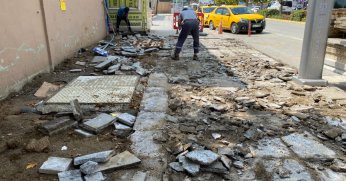 Trafonun kalkacağı alanda kaldırım söküldü