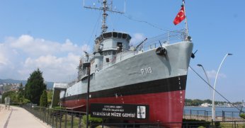 Yarhisar Müze Gemisi ziyaretçilerini ağırlıyor