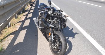 Motosiklet bariyere çarptı: 1 ölü