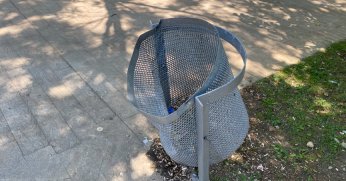 Atık kutusu zarar görmüş durumda