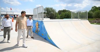 Kaykay parkta son dokunuşlar