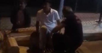 Ayağı mazgala sıkışan  genci itfaiye kurtardı