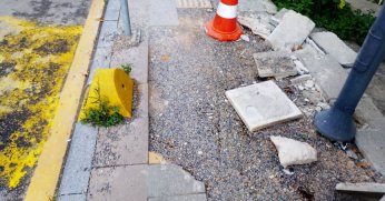 Saniye Altuncu’da bozuk kaldırım düzeltilmeli