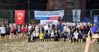 Gölcük plaj voleybolunu çok sevdi