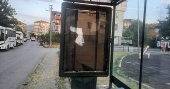 Durak camlarının kırılması tepki çekiyor