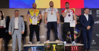 Bilek güreşçilerimiz kürsüde