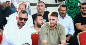 İsmail Yüksek, Gölcükspor maçını izledi