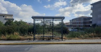 Minibüs durağı yenilendi