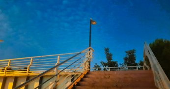 Üstgeçitteki arızalı  lambalar yenilenmeli