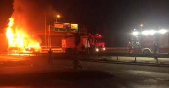 Geri dönüşüm yüklü kamyon alev alev yandı