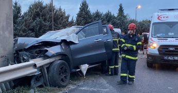 Araç bariyere saplandı, sürücü hayatını kaybetti