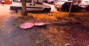 Gelişigüzel atılan tabela dikkat çekiyor