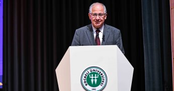 KOÜ’de ilk dersi Rektör Cantürk verdi