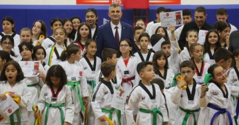 330 Taekwondocu kuşak atladı