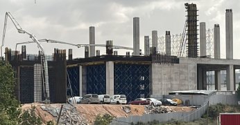 Platformdan düşen 2 inşaat işçisi yaralandı