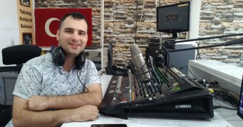 Onun sesi tüm engelleri aşıyor