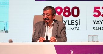 ‘Bir sayfa kitap okumayan, okumuşlar ülkesiyiz’
