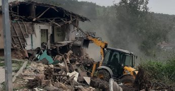 Metruk binalar yıkılıyor