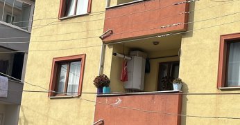 Karısını boynundan vurdu, ambulansı takip etti