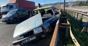 TEM’de kontrolden çıkan otomobil bariyere çarptı