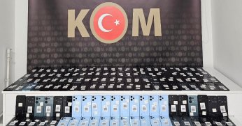 Araçta 140 kaçak cep telefonu ele geçirildi