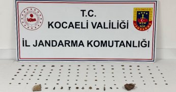 Durdurulan araçta sikke ve objeler bulundu