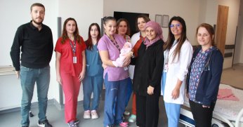 Karnında kitleyle doğan bebeğe başarılı ameliyat