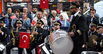 Cumhuriyet Bulvarı Ata’nın sevdiği şarkılarla çınladı