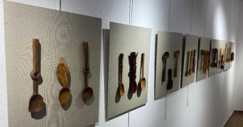 Hayal gücüyle işlenen kaşıklar göz dolduruyor