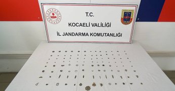 Tarihi eser niteliğinde objeler ve 56 sikke ele geçirildi