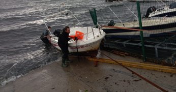 Büyükşehir batan tekneleri çıkardı