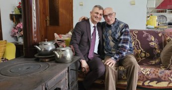 Başkan Sezer’den ilkokul öğretmenine anlamlı ziyaret