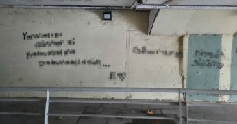 Altgeçit duvarları yazılarla kirletildi