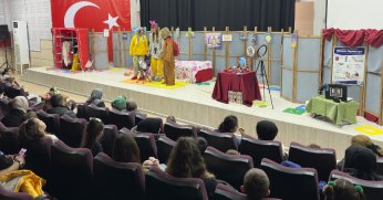 Yüreklere dokunan tiyatro