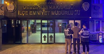 Sevinen Suriyelilerin önünü kesmişti, gözaltına alındı