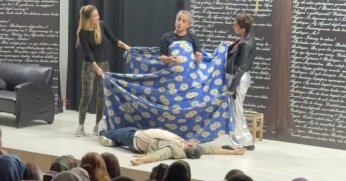 ‘Başka Sen Yok ki’ ayakta alkışlandı