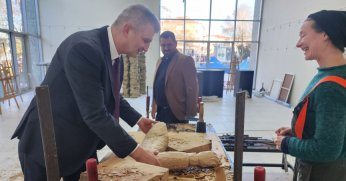 Ahşap heykeller onarılıyor