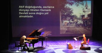 Mehmet Akif, dinleti ve tiyatro ile anıldı