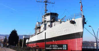 Yarhisar Müze Gemisi yoğun ilgi görüyor