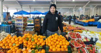 Semt pazarında meyvelere ilgi arttı