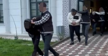 Gölcük’te 2 kişiyi dolandıran 3 zanlı tutuklandı