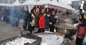 Festivalde 2 ton hamsi tüketildi