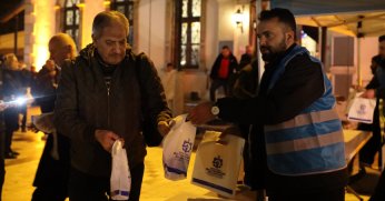 Büyükşehir, binlerce kandil simidi dağıttı