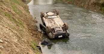 Otomobil dereye uçtu, “Araç kendi gitti” dedi
