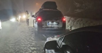 Yüzlerce araç Kartepe yolunda mahsur kaldı