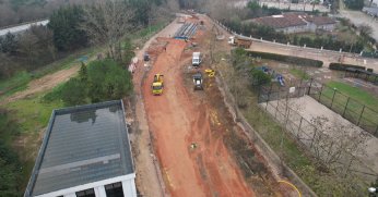 Tramvay hattı stada doğru hızla ilerliyor