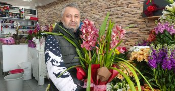 Çiçekçilerde 14 Şubat mesaisi