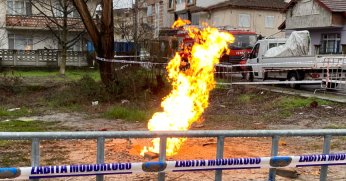 Metan gazı 22 saattir yanıyor