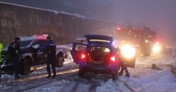 Jandarma aracı uçurumdan yuvarlandı: 2 yaralı