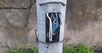 Açıktaki kablolar tehlike yaratıyor